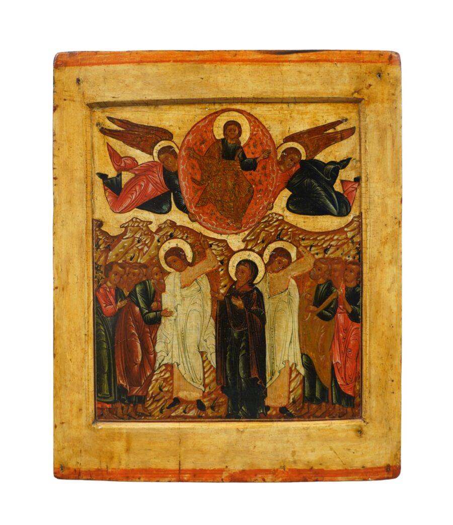 Icona dell'Ascensione del XVIII secolo dalla Russia centrale, raffigurante Cristo che ascende al cielo, circondato dagli apostoli in adorazione, disponibile su Arte Network Icone.